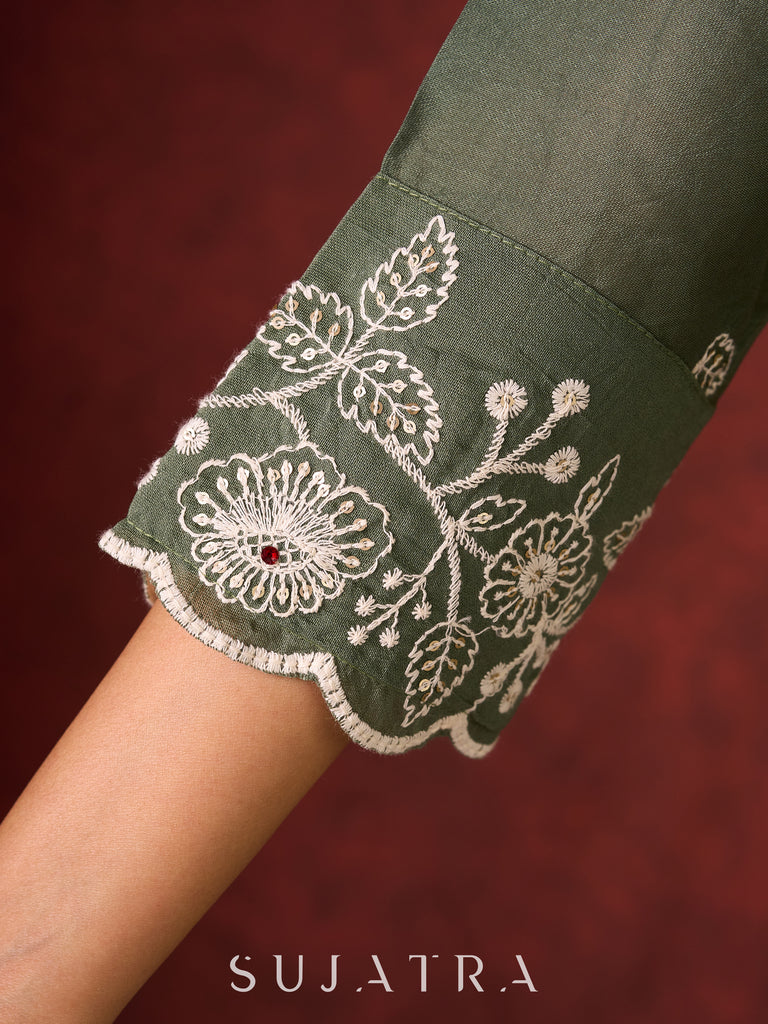 “Stylish cotton sleeveless kurta with pant n jacket optional