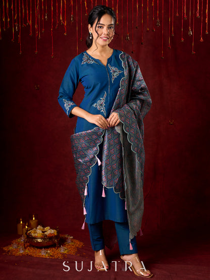 Elegant printed dupatta enhanced with delicate scalloped border.