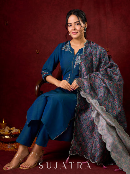 Elegant printed dupatta enhanced with delicate scalloped border.