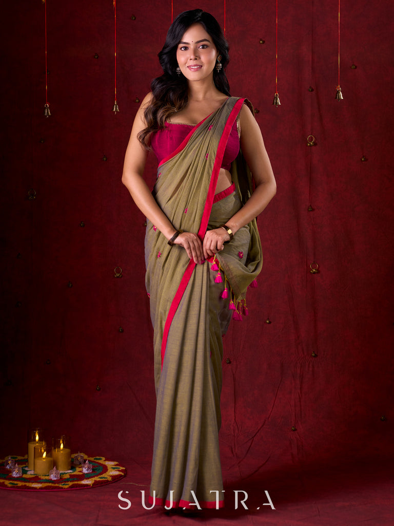 Olive Harmony Dual-Tone Mul Cotton Saree with Fuchsia Border & Graceful Floral Embroidered Pallu