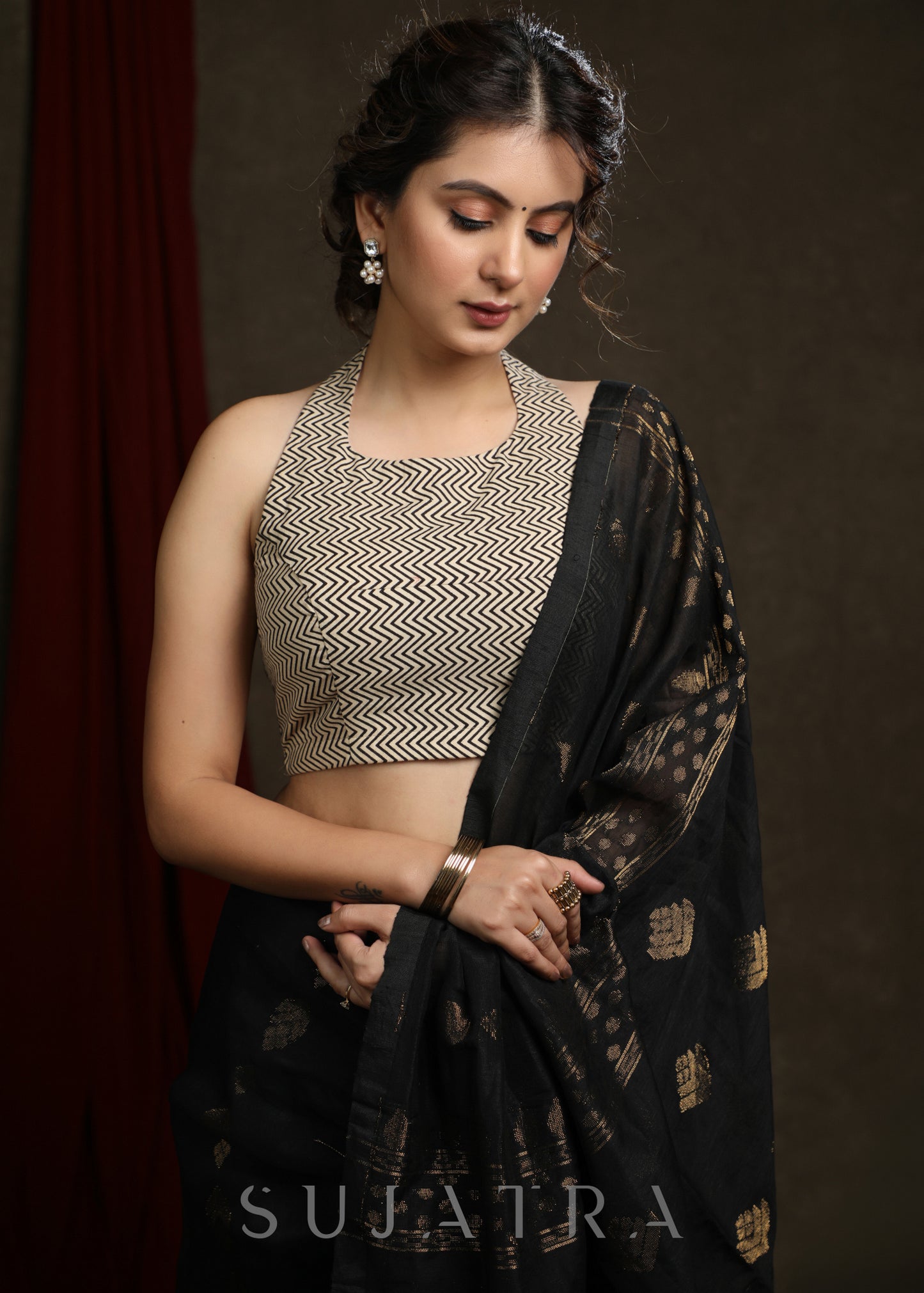 Classy Ajrakh Off White Zig Zag Sleeveless Blouse