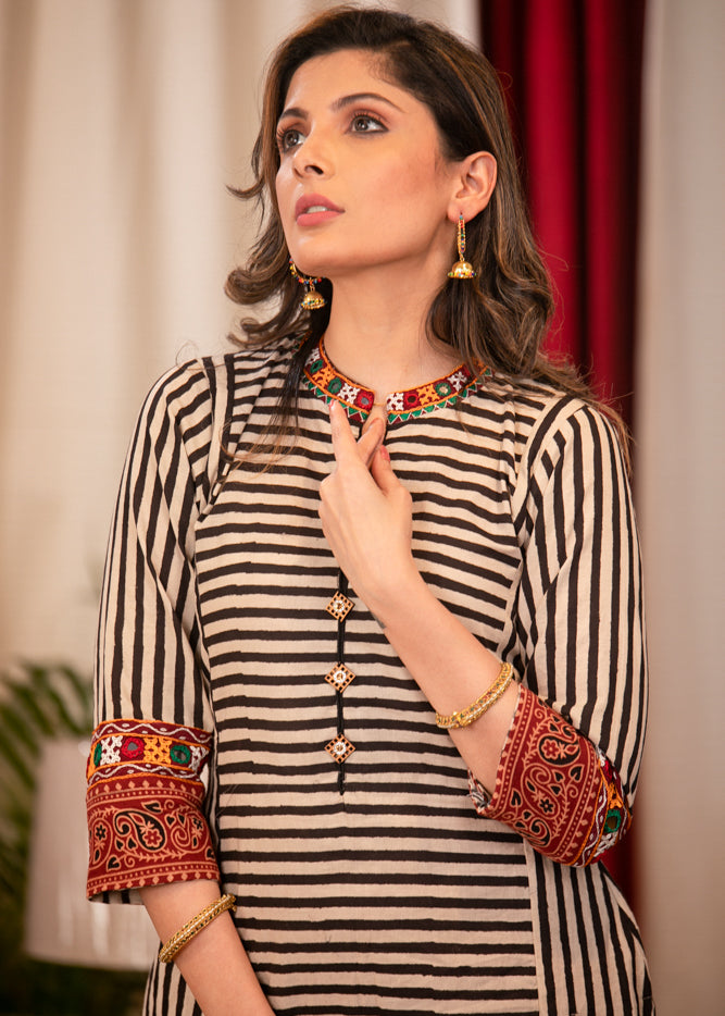 Straight cut Elegant Cotton Ajrakh Kurta with Stylish Stripe formation and Handmade Kutch Embroidery  DRFEB22CO0028XLP