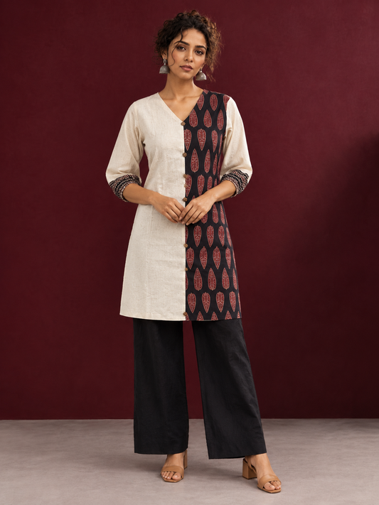 Timeless Off-White Cotton Tunic with Contrast Ajrakh Printed Leaf Panel & Coordinated Zigzag Sleeve Cuffs — front view