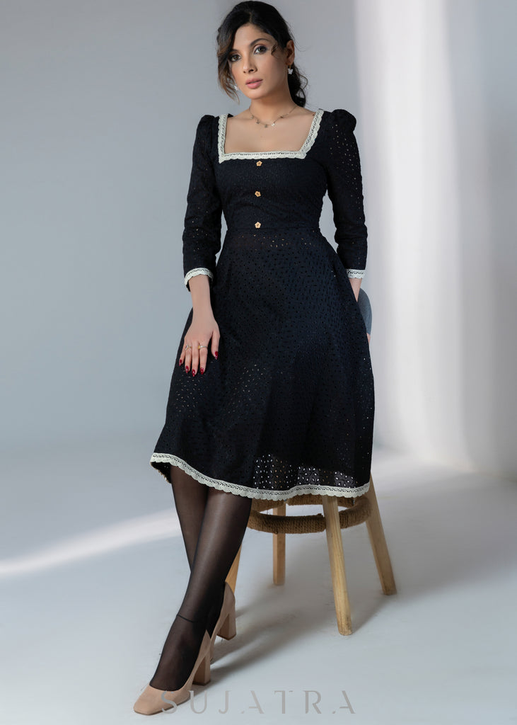 Exclusive black hakoba A-line dress with offwhite lace & wooden buttons