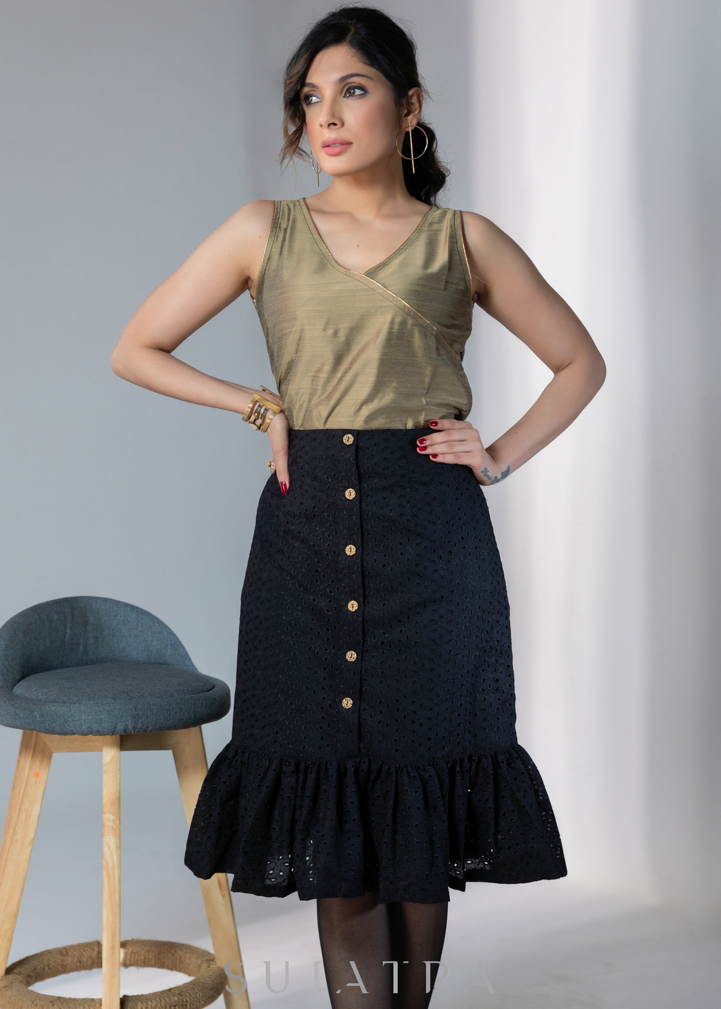 Exclusive black front buttoned hakoba skirt - Top optional