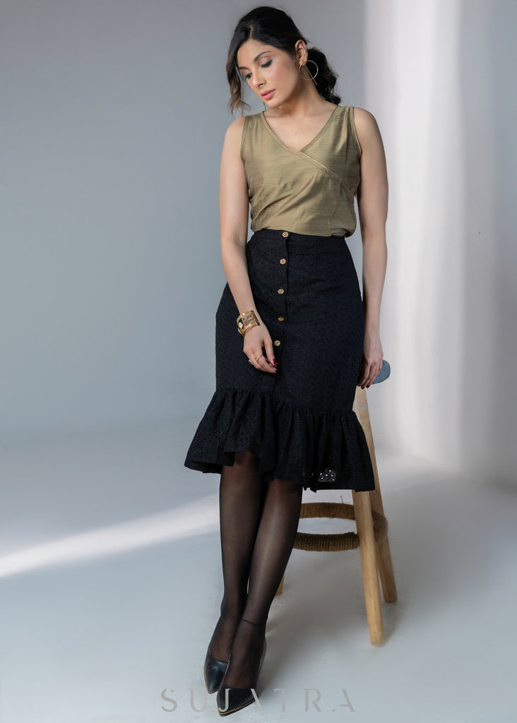 Exclusive black front buttoned hakoba skirt