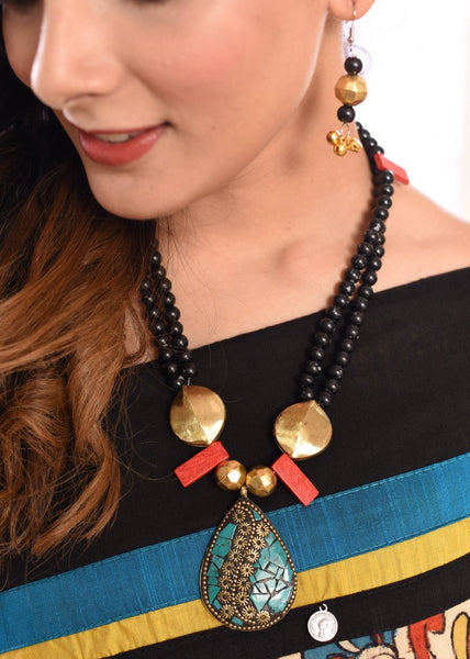 Exclusive glass beaded necklace with unique pendant - Sujatra