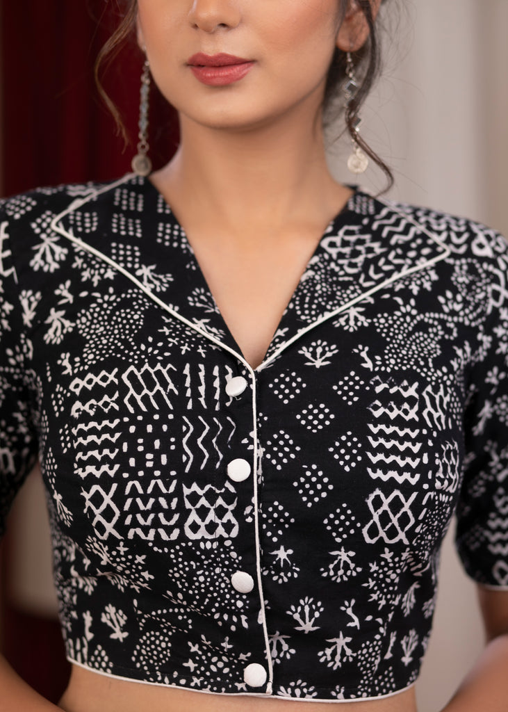 Elegant black cotton printed blouse with collar neck