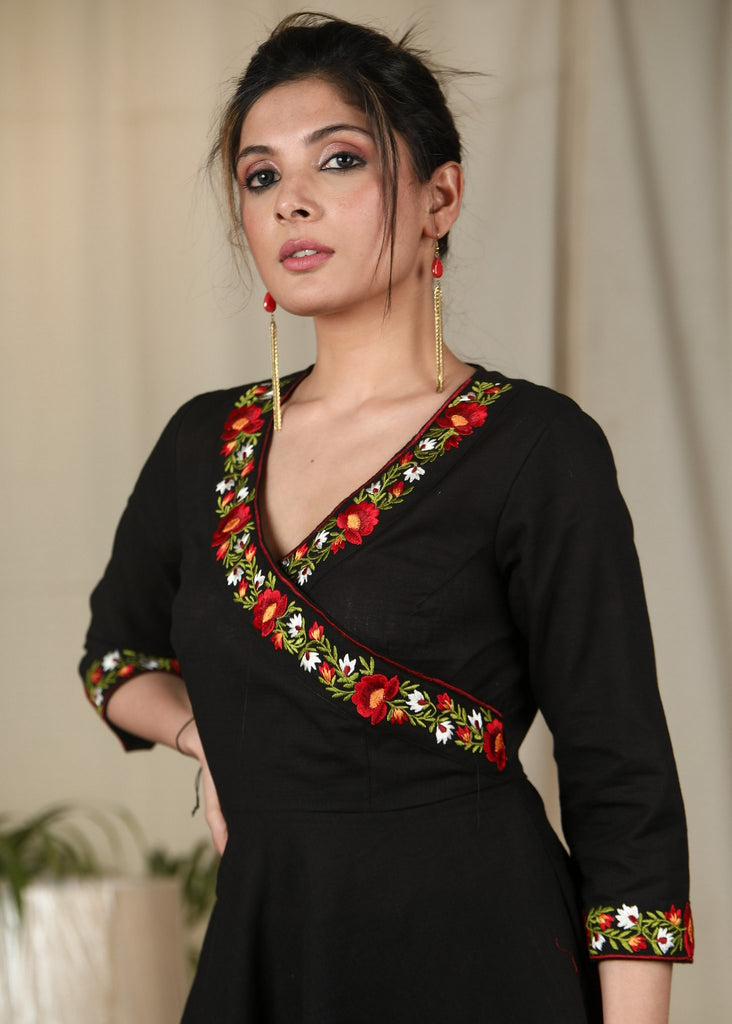 Exclusive black cotton dress with embroidered motifs