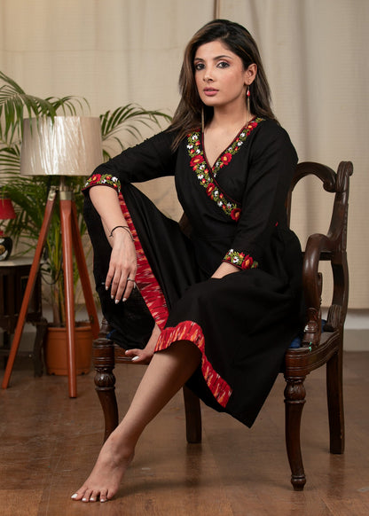 Exclusive black cotton dress with embroidered motifs