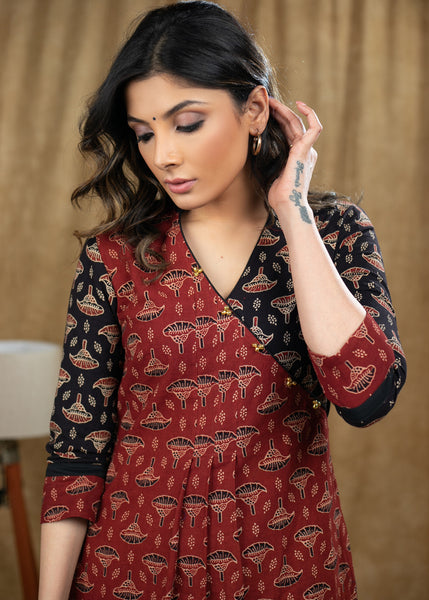 Taavi Women Black & Blue Ikat A-Line Kurti Price in India, Full  Specifications & Offers | DTashion.com