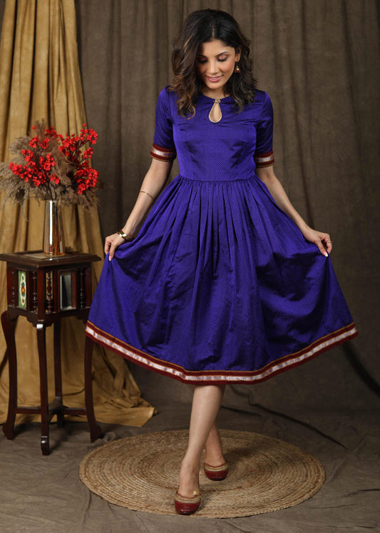 Classy violet gathered A-line khun dress with keyhole neck.