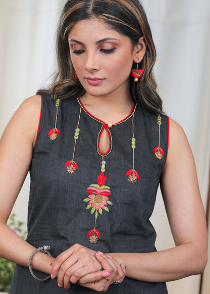Trendy Grey Tunic With Bright Contrast Embroidery
