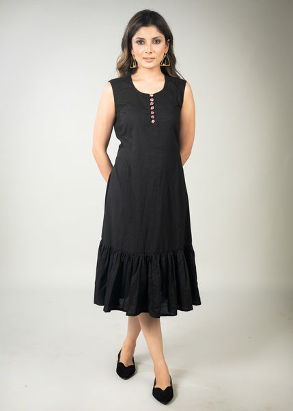 Exclusive black dress with frilled pleats