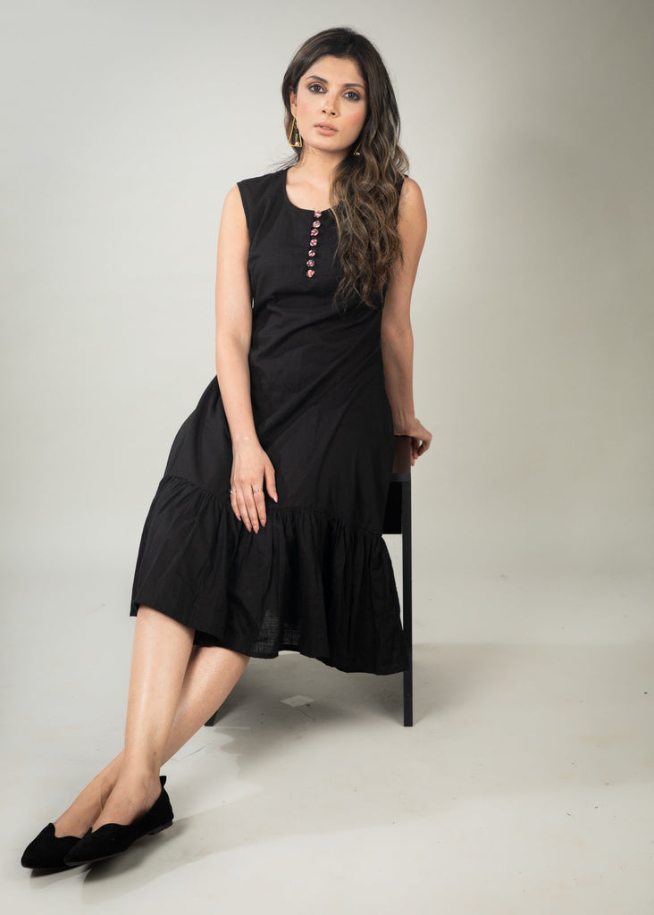 Exclusive black dress with frilled pleats