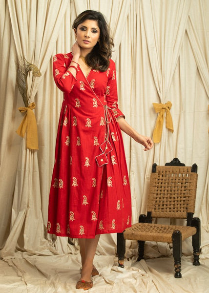 Exclusive red cotton dress with embroidered motifs
