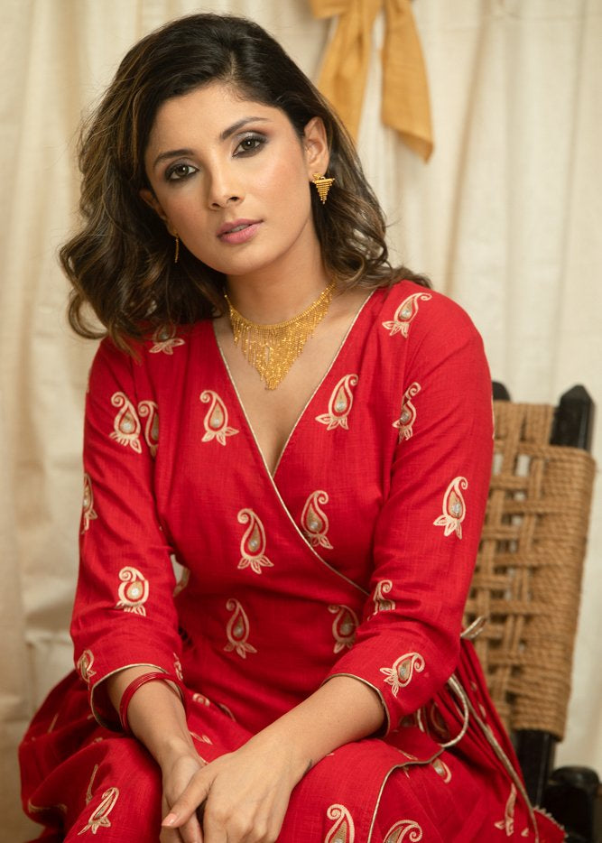Exclusive red cotton dress with embroidered motifs