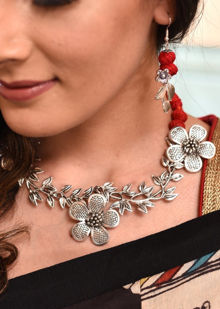 Exclusive floral designed necklace set