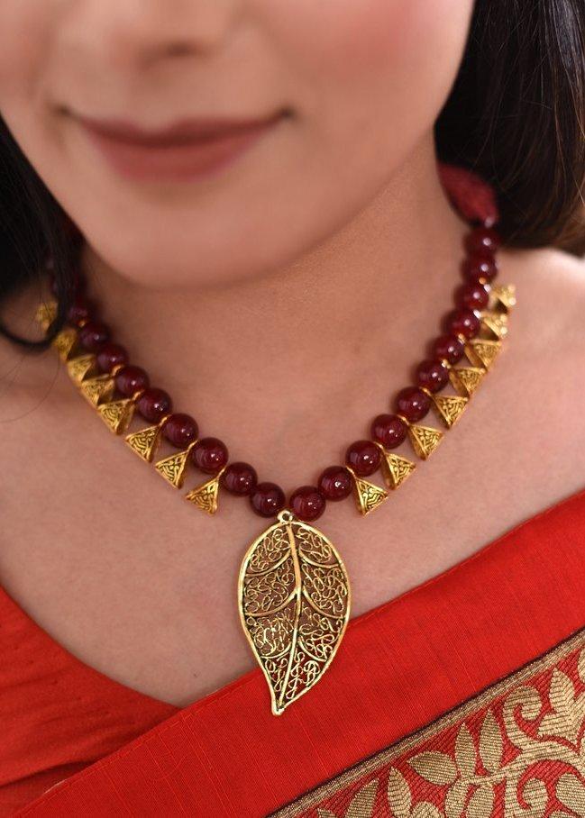 Exclusive Glass beaded necklace with leaf pendant