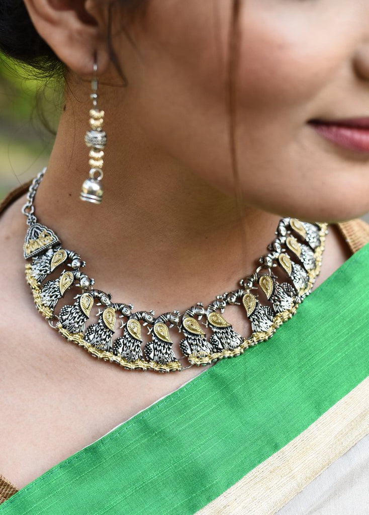 Exclusive peacock pendants closed necklace set