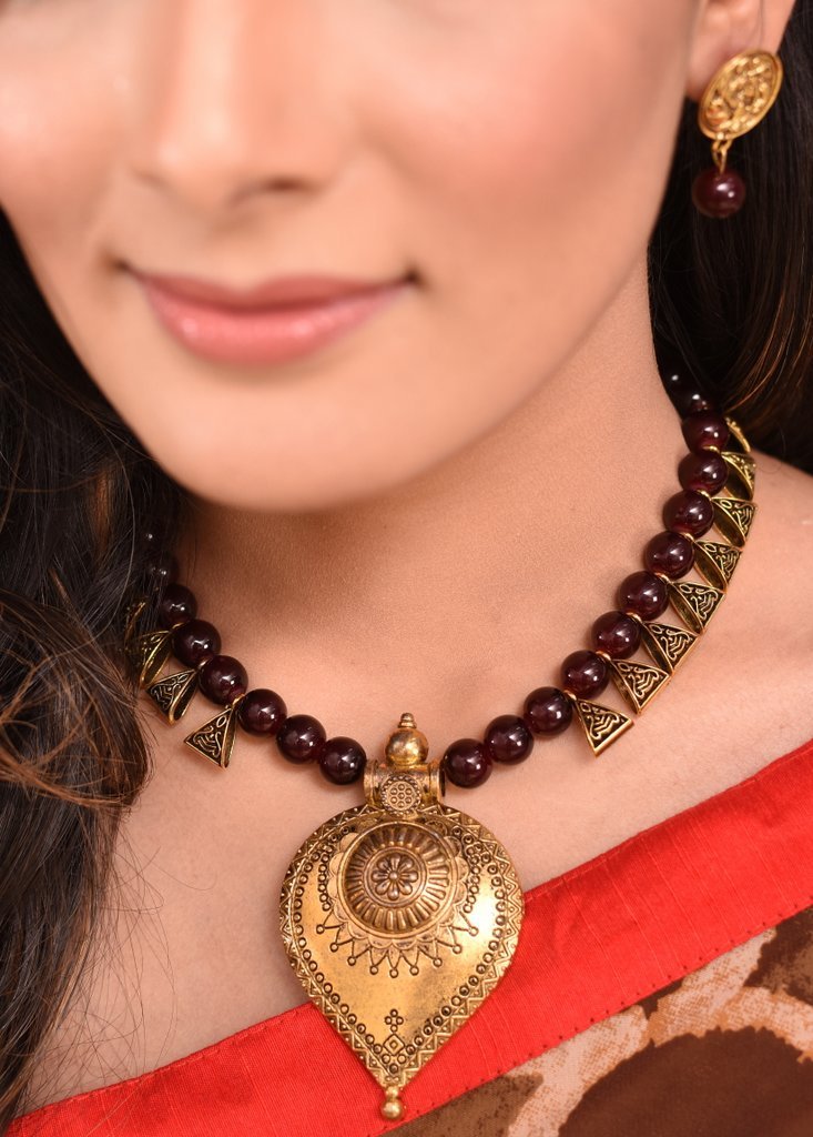 Maroon glass beaded necklace with exclusive pendant